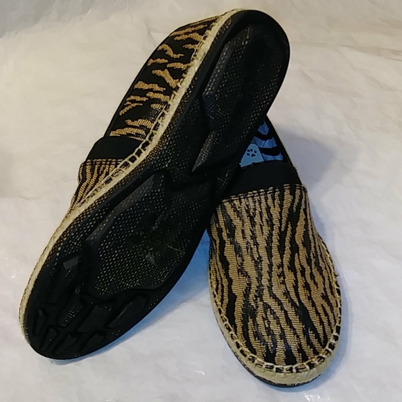 Black and Brown Pattern Slip On Flats - Picture 5 of 8